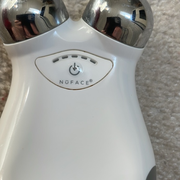 Nuface Mini Microcurrent Device - Picture 5 of 13